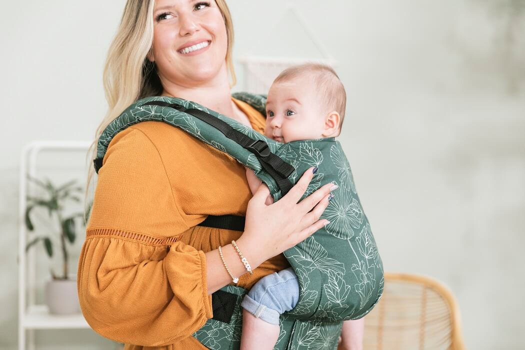 Ergonomic and forward-facing Free-to-Grow Baby Carrier Harper.