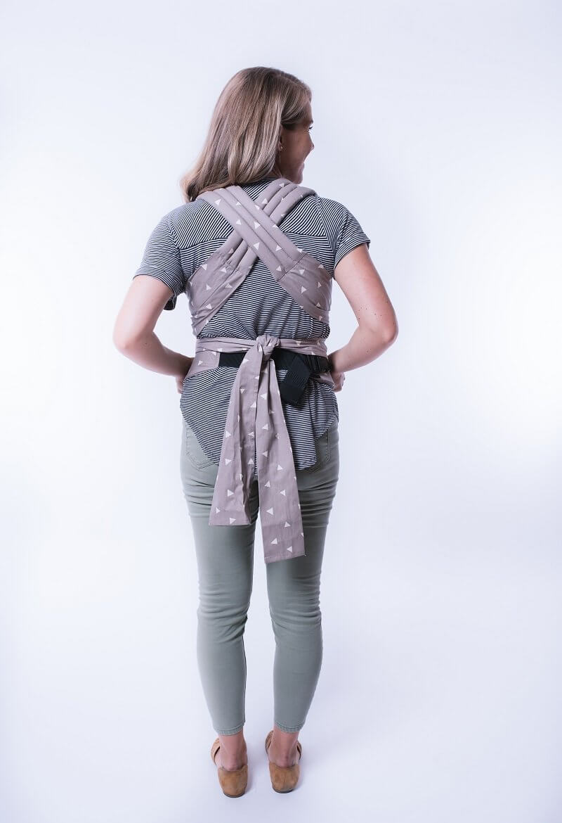 A women carrying the Half Buckle Carrier Sleepy Dust - visible from the back.